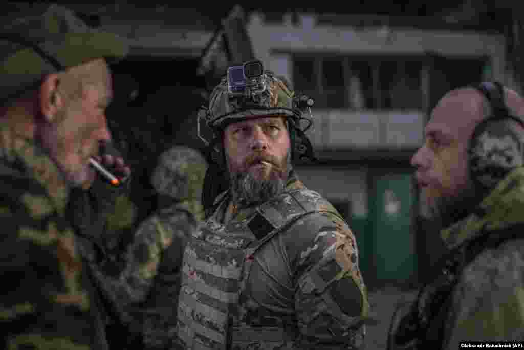 Украински војници за време на затишје во тешки борби на линијата на фронтот во Северодоњецк