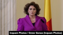 Iulia Scântei, unul dintre judecătorii Curții Constituționale, depunând jurământul la Palatul Cotroceni. Provine din PNL.