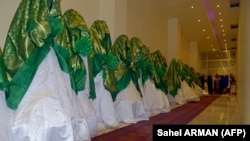 Mlade čekaju početak masovnog venčanja, Kabul, 13. jun 2022.