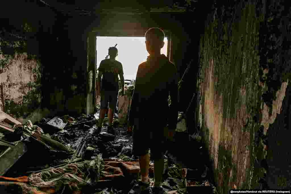 &bdquo;Сфатив дека правам нешто што многу ќе им помогне на луѓето и уште еднаш се уверив дека фотографијата може да направи уникатни работи со емоциите на луѓето&ldquo;, вели Сеник.