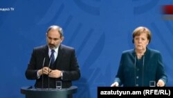 Премьер-министр Армении Никол Пашинян на совместной пресс-конференции с канцлером Германии Ангелой Меркель, Берлин, 1 февраля 2019 г.