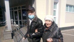 На улицах города немого людей в масках