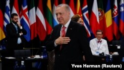 Presidenti i Turqisë, Recep Tajip Erdogan deklaroi se Finlanda dhe Suedia duhet së pari të mbajnë premtimet e bëra ndaj Ankarasë, në të kundërt ratifikimi për anëtarësimin e tyre nuk do t’i dërgohet parlamentit turk.