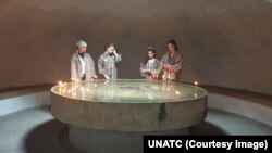 Destinele deținutelor din închisorile comuniste, Anița Nandriș, Oana Orlea, Adriana Georgescu și Lena Constante, personaje interpretate de studente UNATC în Dușmance ale poporului, se încheie simbolic în Capela reculegerii din Memorialul victimelor comunismului de la Sighet 