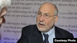 Džozef Stiglic na Forumu 2000 u Pragu, 10. oktobar 2011. FOTO: Václav Holič