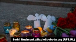 Акція вшанування третьої річниці російського авіаудару по Маріупольському драмтеатру, Київ, 16 березня 2025 року