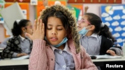 Becsöngettek: a virtuális tantermek után nyitnak az iskolák