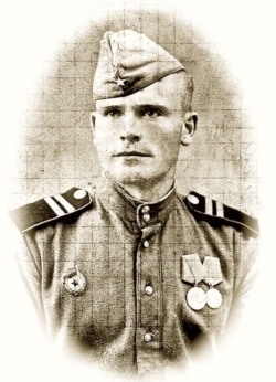 Павло Василенко повернувся додому з медалями, але через той епізод у їхньому дворі восени 1943-го все життя відчував себе, мов та підбита пташка в Грицьковій жмені: злетіти б, та крило кровоточить...