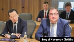 Максут Шадаев (справа)
