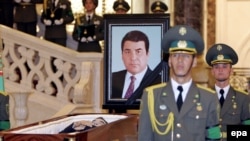 Ниязовду акыркы сапарга узатуу зыйнаты. 2006-жыл, декабрь