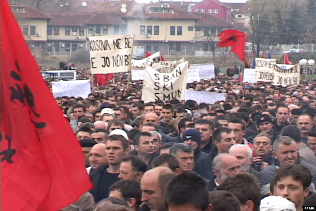 Prishtinë - Protesta kundër planit gjashtëpikësh të OKB-së, 19 nëntor 2008.