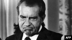 37-й президент США Річард Ніксон у день, коли він оголосив про свою відставку внаслідок справи Вотерґейта, 9 серпня 2974 року