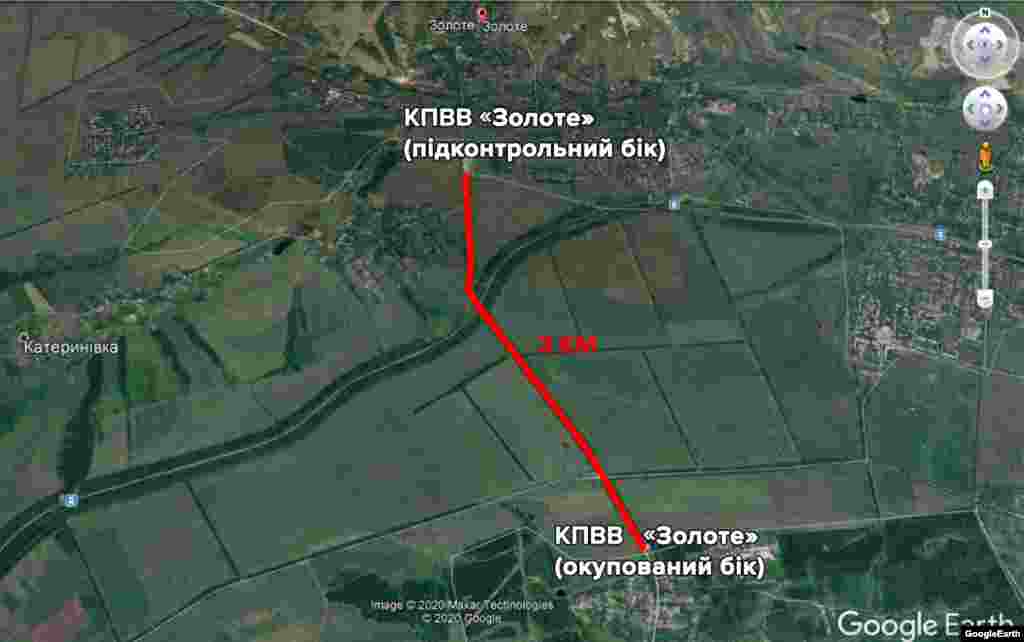 Підконтрольна Україні та окупована частина КПВВ &laquo;Золоте&raquo; з&#39;єднані дорогою, яку відремонтувала українська сторона. Дорогою можна рухатися автотранспортом та пішки. Відстань між блокпостами &ndash; близько 3 кілометрів.&nbsp;