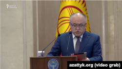 Омурбек Текебаев во время выступления на внеочередном заседании Жогорку Кенеша в госрезиденции «Ала-Арча». 16 октября 2020 года.