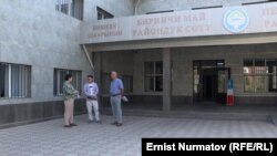 Султанбай Айжигитов жана анын жубайы Гүлзат Жолдошова соттук процессте. 12-сентябрь, 2025-жыл.