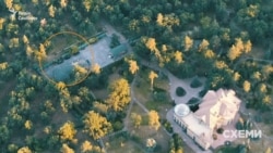 Територія, на якій видно автомобілі біля воріт – це будинок номер 29,