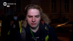 Протесты в Москве. Омоновец бьет журналиста