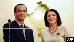 Filip Gordon i Atifete Jahjafa na konferenciji za novinare u Prištini, 9. jul 2012.