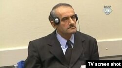 Vidoje Blagojević, ratni komandant Vojske Republike Srpske u istočnoj Bosni i Hercegovini, osuđen je na 15 godina zatvora pred Haškim sudom za ratne zločine u Srebrebici. Hag.