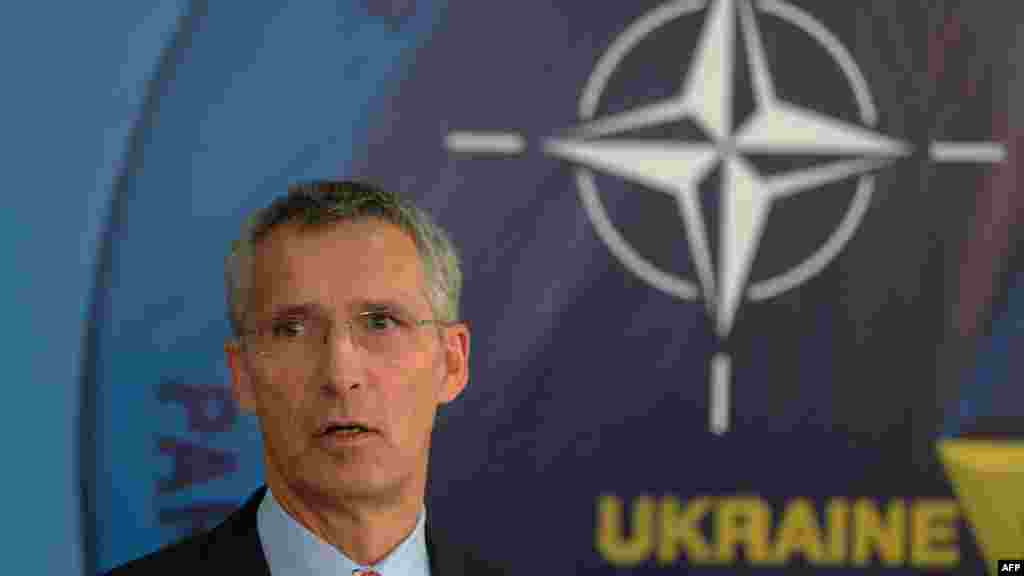 Генеральний секретар НАТО Єнс Столтенберґ під час прес-конференції на Яворівському полігоні, що на Львівщині. 21 вересня 2015 року