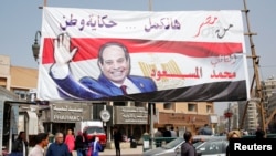 Президент Абдел Фаттах ал-Сисинин Каирдин көчөлөрүндөгү шайлоо баннерлеринин бири. 1-март, 2018-жыл. 