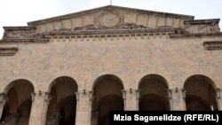 „მთავრობის სახლის“ ფასადი