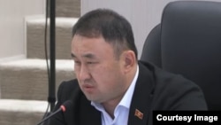 Эрнис Айдаралиев.