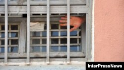 Парламентарии ознакомились с условиями содержания осужденных в декабре прошлого года. По итогам проверки парламент принял постановление, в котором потребовал от Миниюста до 1 июля 2015 года устранить выявленные нарушения