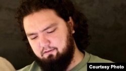 Акси Саидаъзам Раҳмоновро наздиконаш дар ихтиёри Радиои Озодӣ гузоштанд