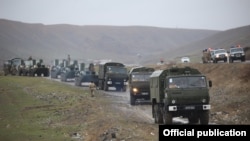 Кыргызстан стянул в Баткенскую область на границе с Таджикистаном десятки единиц военной техники и готовится к проведению в конце марта крупномасштабных военных учений. 12 марта 2021