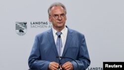 Szász-Anhalt miniszterelnöke, a CDU színeiben politizáló Reiner Haseloff Magdeburgban az első választási részeredmények ismertetése után. 2021. június 6. 