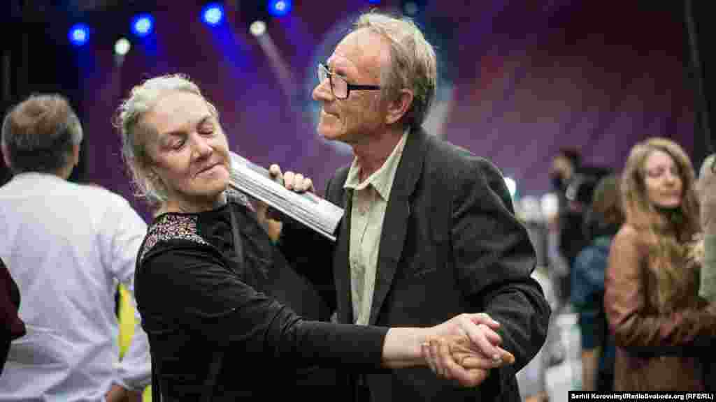 Чудові люди, зі святом вас!