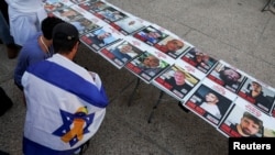 تصاویر شماری از گروگان‌های اسرائیل که در حملهٔ حماس به خاک این کشور در هفتم اکتبر ۲۰۲۳ به گروگان‌ گرفته شده‌اند