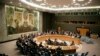 Кабинки переводчиков (справа вверху) в зале заседаний Совета Безопасности ООН
