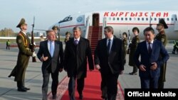 Атамбаев прибыл в Минск. 