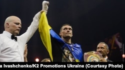 Український боксер Олександр Усик після перемоги над росіянином Муратом Гассієвим, Москва, 22 липня 2018 року