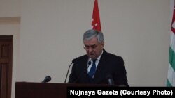 Когда журналисты начали задавать вопросы, сбылось предположение, что многих будет интересовать животрепещущая тема декабрьского политического кризиса