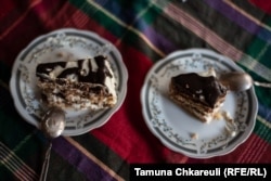 „[ჩემმა დამ] ალბათ, არ იცის თავისი დაბადების დღე, თითქოს მე უნდა ვიზეიმო ორის მაგივრად.“