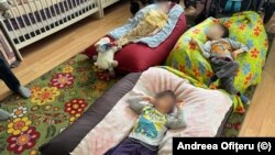 Șase copii din centrul de pe strada Trebely nr. 3 din Târgu Mureș nu se pot mișca și stau în pat toată ziua. 