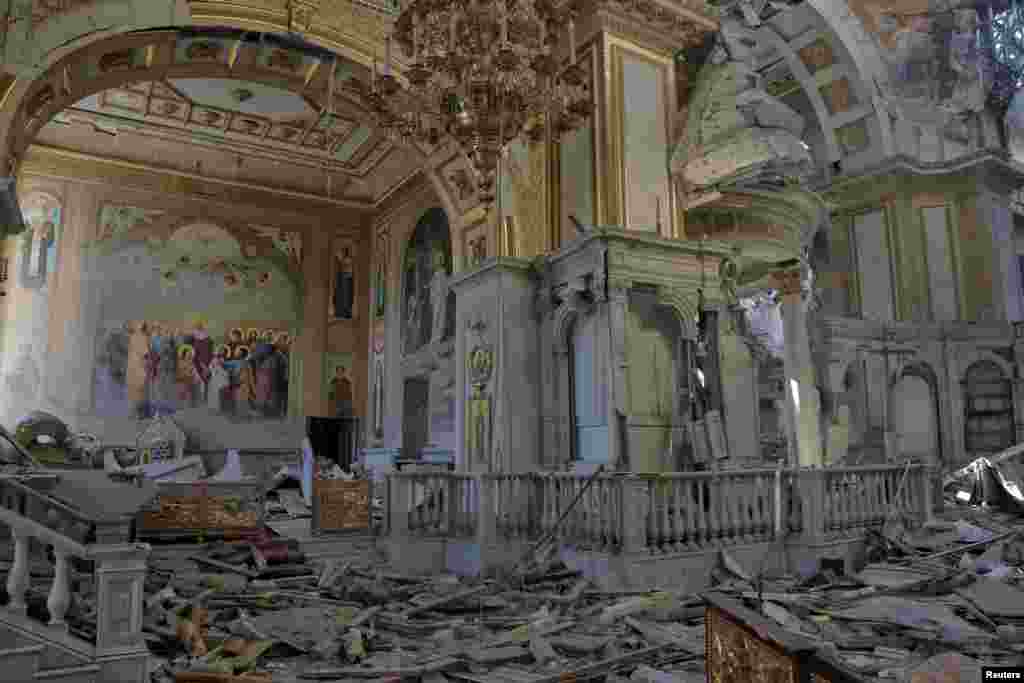 Komanda Operative Jugore e Ukrainës ka thënë se Odesa është goditur nga të paktën pesë lloje raketash, përfshirë raketa Onyx me precizitet të lartë, raketa lundruese det-breg Kalibr, dhe raketa balistike Iskander.