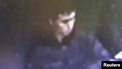 Кадр із камери спостереження з підозрюваним нападником, який поширила поліція Туреччини