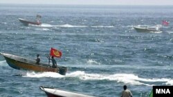 کشتی های آمریکایی توسط قایق های سپاه پاسداران تهدید شده بودند.