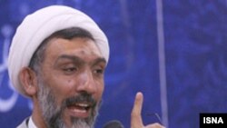 شمارش آرای صندوق های رای گيری در ايران ادامه دارد. ستاد انتخابات وزارت کشور با انتشار اطلاعيه شماره ۲۱ خود، اعلام کرد که شمارش آرای ۴۴ حوزه رای گيری کل کشور به پايان رسيده است. (عکس از ایسنا)