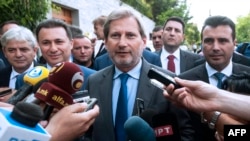 Johannes Hahn, Nikola Gruevski i Zoran Zaev u Skoplju