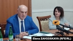 Аслан Бжания и его пресс-секретарь Марианна Квициния