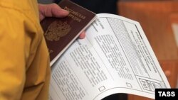 Hajyýew hatda 2003-nji ýyldan soň başga ýurduň raýatlygyny kabul eden türkmenistanlylaryň ellerinden beýleki ýurduň pasportynyň alynmaýandygyny, olaryň hereketleriniň çäklendirilmeýändigini nygtady.