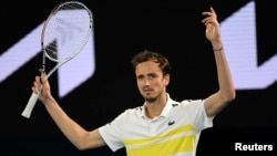 Медведєв заявив, що журналісту має бути соромно за своє питання, і що йому більше не варто працювати на Олімпіаді