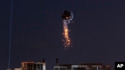 Ukrajinska protivvazdušna odbrana presrela je dron Shahed iznad Kijeva, Ukrajina, 30. maja 2023. 