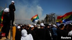 Израилде жашаган друздар Сириядагы жакындарынын абалын билүү үчүн чек арага келишти, 16-июль, 2025-жыл