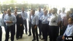 تجمع کارگران پتروشیمی خوزستان در اعتراض به وضعیت نامعلوم شغلی در بهار سال گذشته